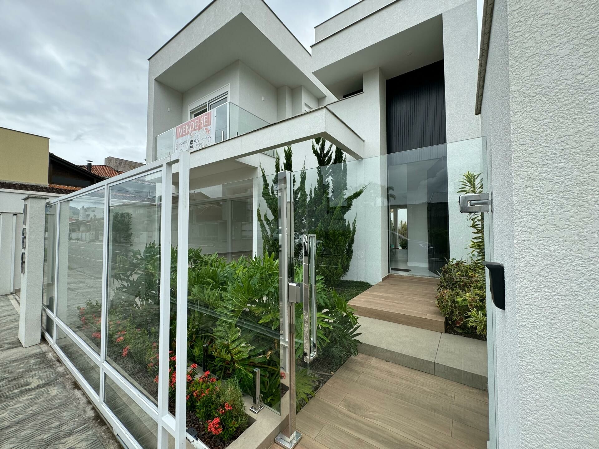 Imagem do Casa nova com 03 suítes e piscina no Champagnat no bairro Amizade